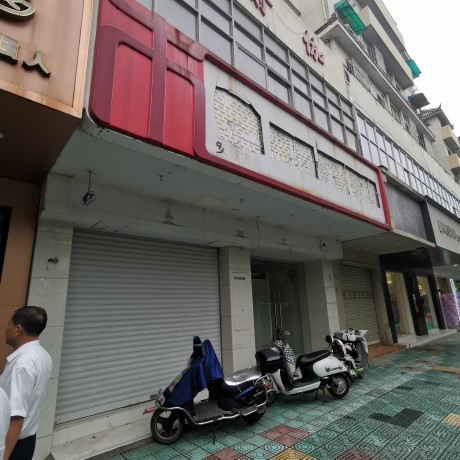 和縣歷陽鎮(zhèn)歷陽中路9幢110號、111號門面3年的租賃權(quán)拍賣